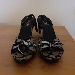 2008 Vintage Coach Plaforms Size 8